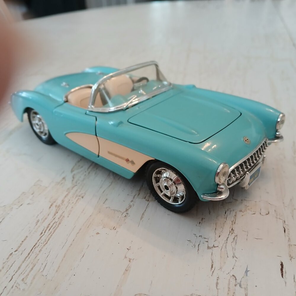 1957 Chevrolet Corvette Convertible Burago Die-Cast Model 1:24